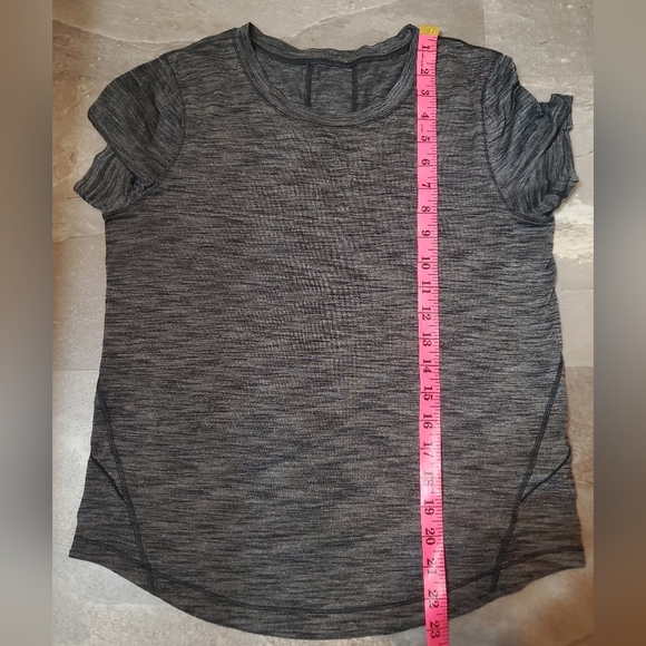 Lululemon Long Distance short sleeve shirt. Dark heathered grey/black. Size 6. - Picture 9 of 9